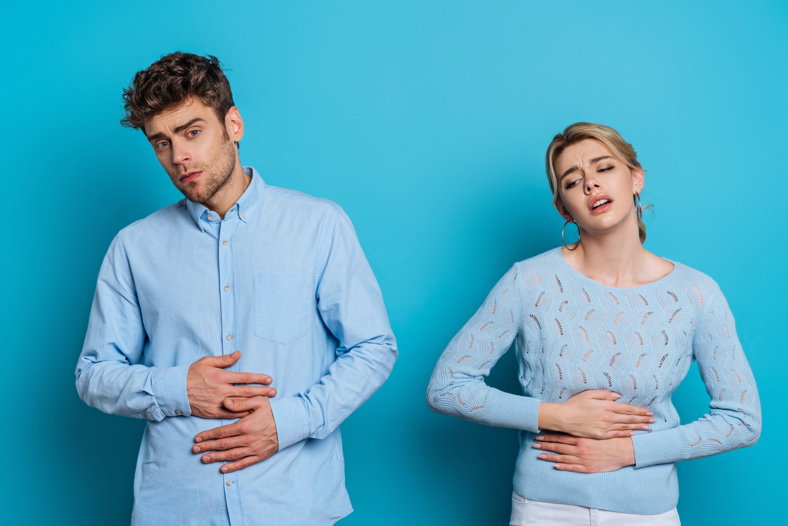 What are the symptoms of a UTI in men and women?